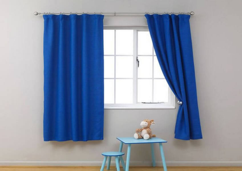 Голубые шторы в детскую комнату